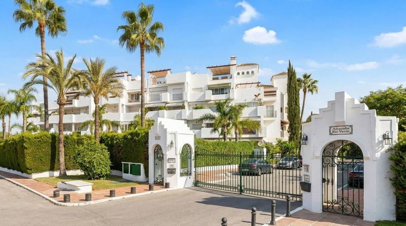 Middle Floor Apartment in Puerto Banús