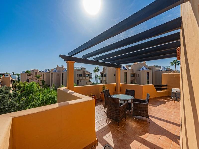 Middle Floor Apartment in Costalita