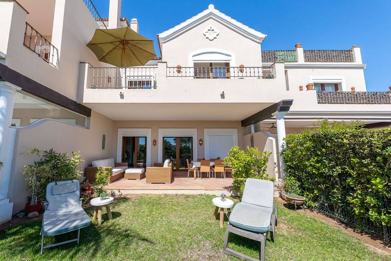 Townhouse in El Paraiso