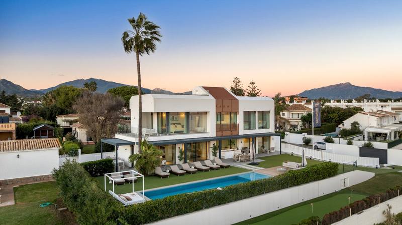 Detached Villa in New Golden Mile