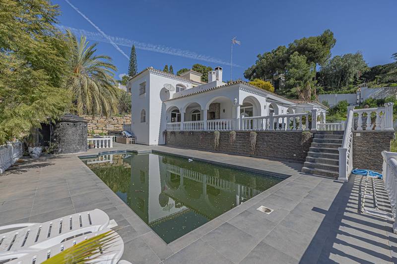 Detached Villa in El Paraiso