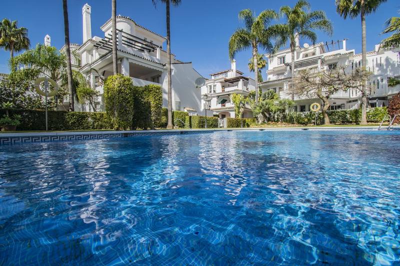 Middle Floor Apartment in Nueva Andalucía