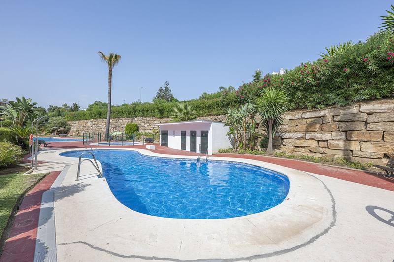 Middle Floor Apartment in Guadalmina Alta