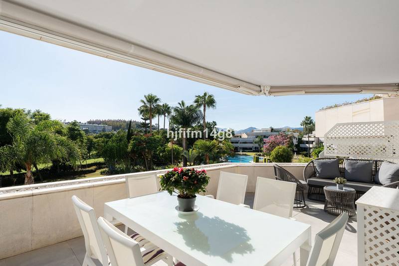 Middle Floor Apartment in Nueva Andalucía
