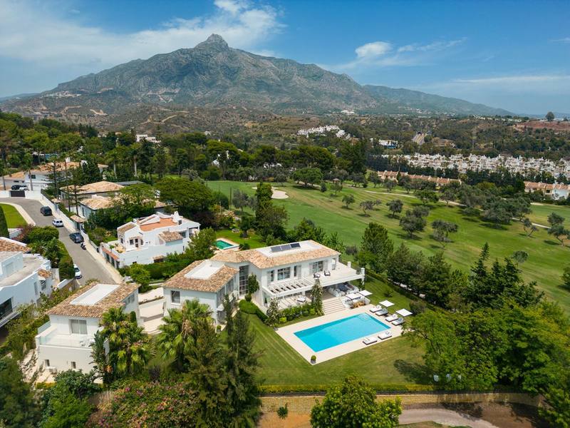 Detached Villa in Nueva Andalucía