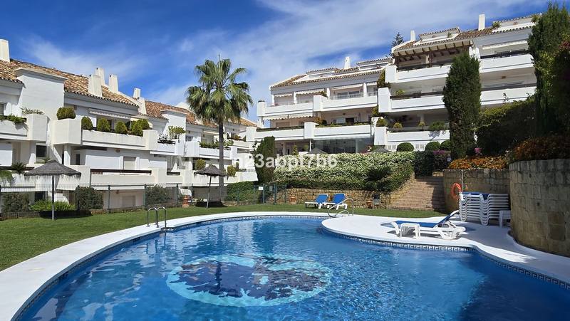 Middle Floor Apartment in Nueva Andalucía