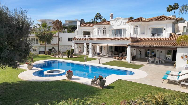 Detached Villa in Nueva Andalucía