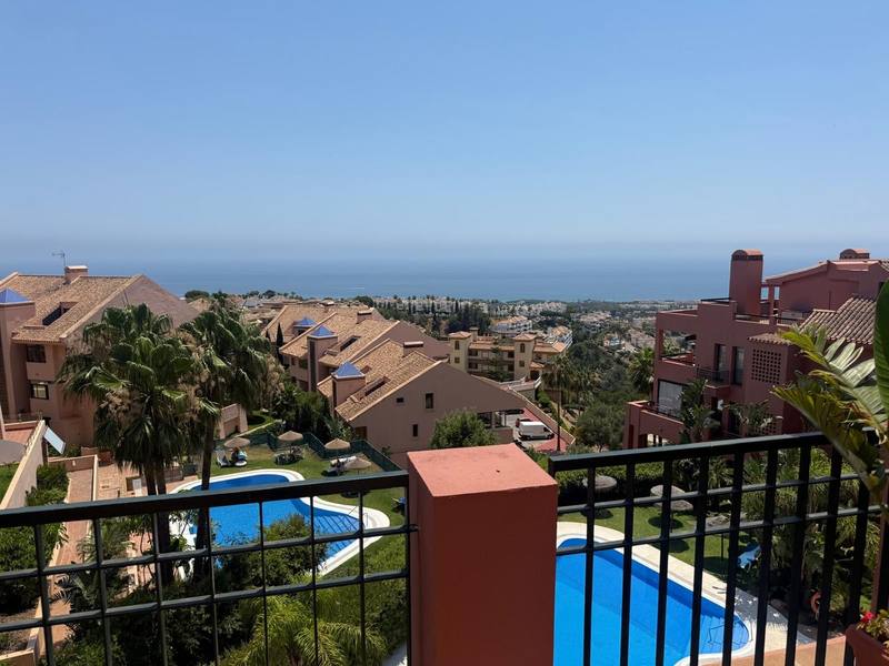 Middle Floor Apartment in Calahonda