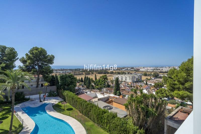 Middle Floor Apartment in Nueva Andalucía