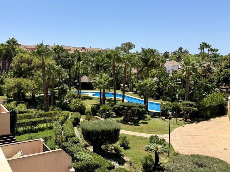 Top Floor Apartment in Puerto Banús