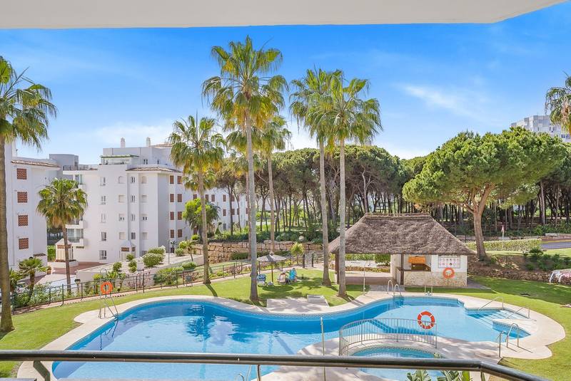 Middle Floor Apartment in Calahonda