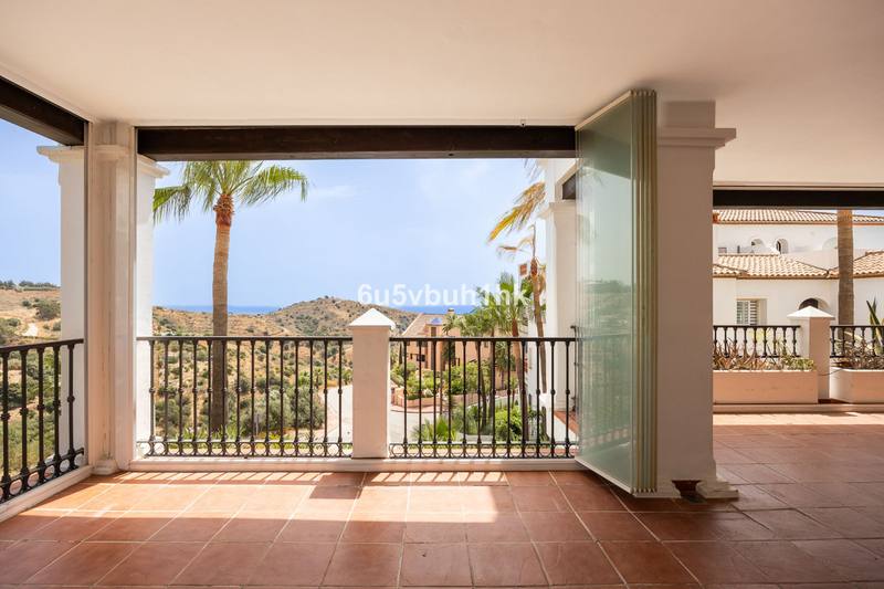 Middle Floor Apartment in Calahonda