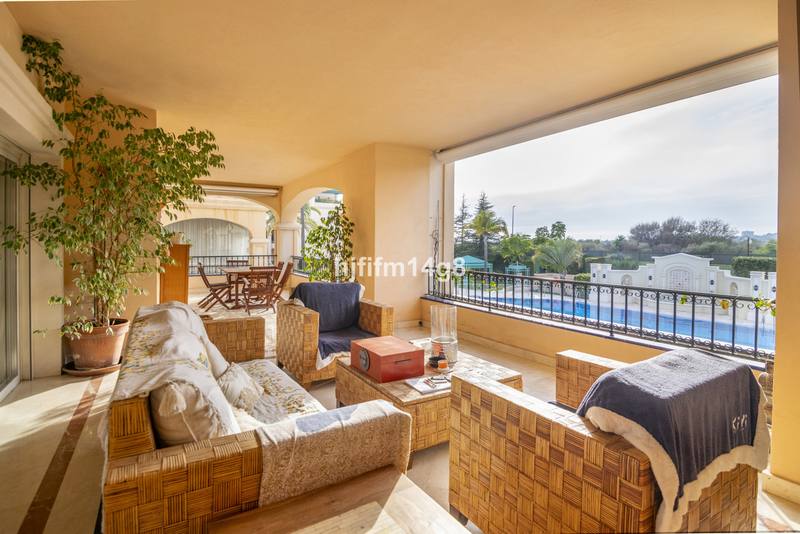 Middle Floor Apartment in The Golden Mile