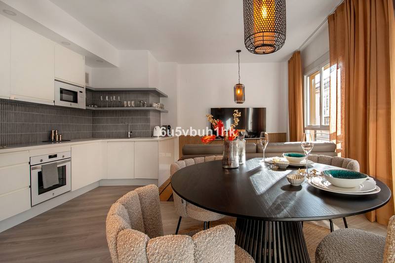 Middle Floor Apartment in Malaga - Centro