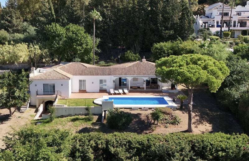 Detached Villa in El Paraiso