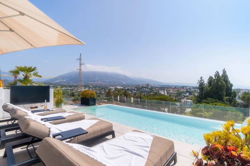 Detached Villa in Nueva Andalucía