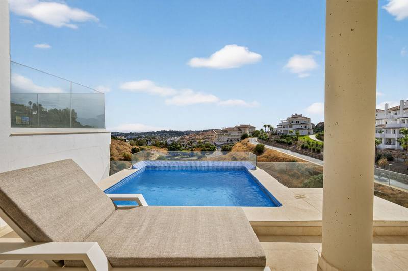 Middle Floor Apartment in Nueva Andalucía