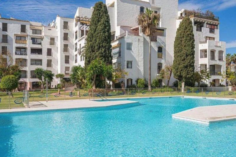 Middle Floor Apartment in Puerto Banús