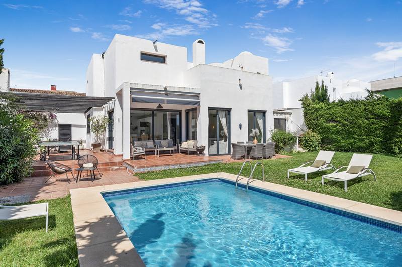 Detached Villa in Nueva Andalucía