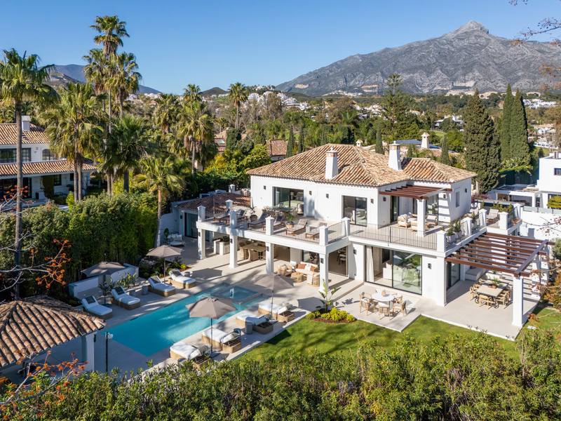 Detached Villa in Nueva Andalucía
