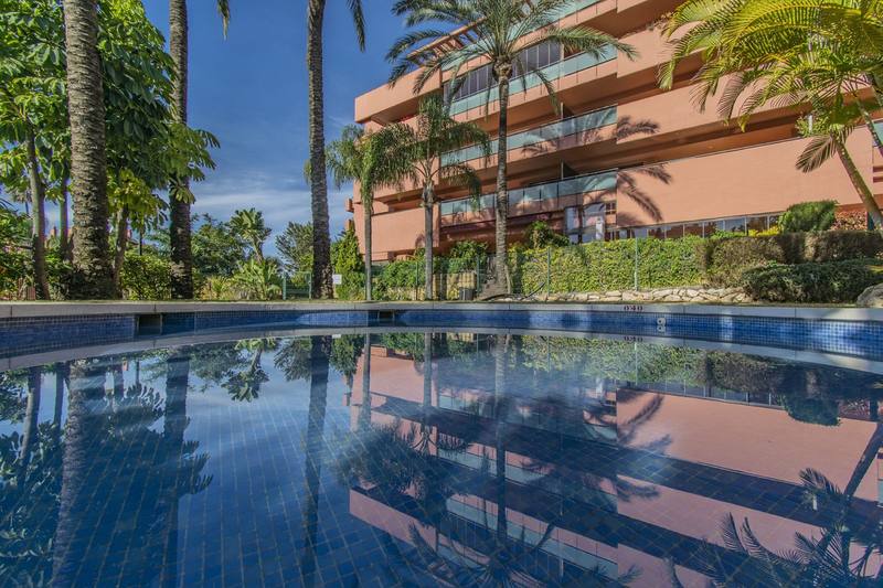 Middle Floor Apartment in New Golden Mile