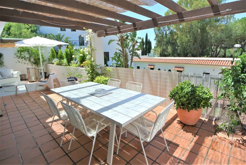 Middle Floor Apartment in The Golden Mile