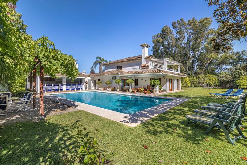 Detached Villa in New Golden Mile