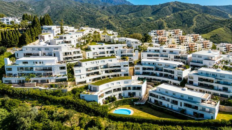 Middle Floor Apartment in Altos de los Monteros