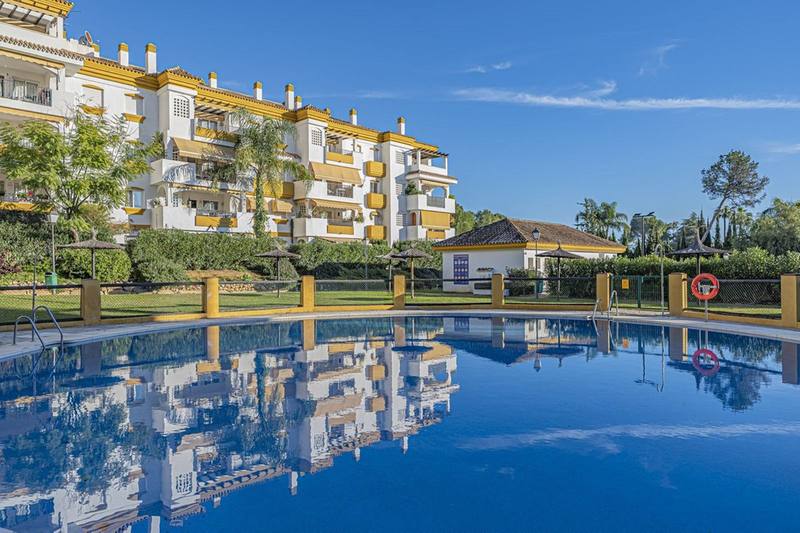 Middle Floor Apartment in The Golden Mile