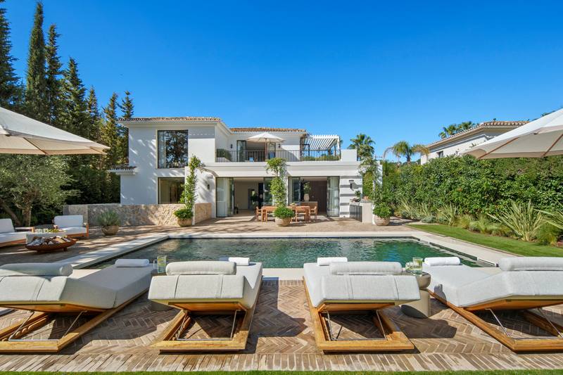Detached Villa in Nueva Andalucía