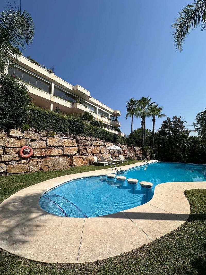 Middle Floor Apartment in The Golden Mile