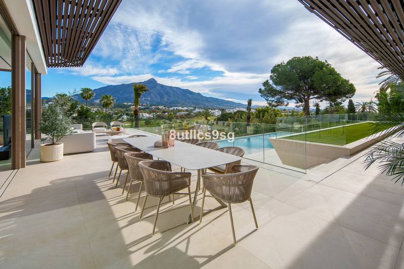 Detached Villa in Nueva Andalucía