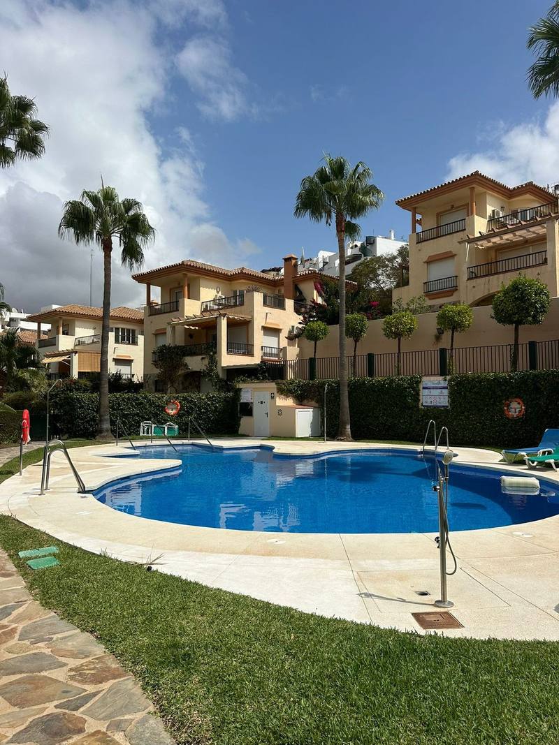 Semi-Detached House in Miraflores