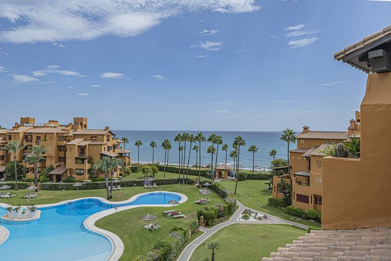 Middle Floor Apartment in New Golden Mile