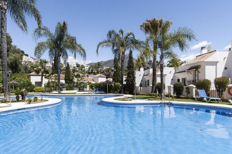 Top Floor Apartment in Nueva Andalucía