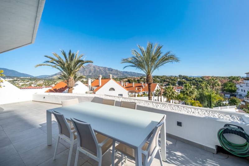 Middle Floor Apartment in Nueva Andalucía