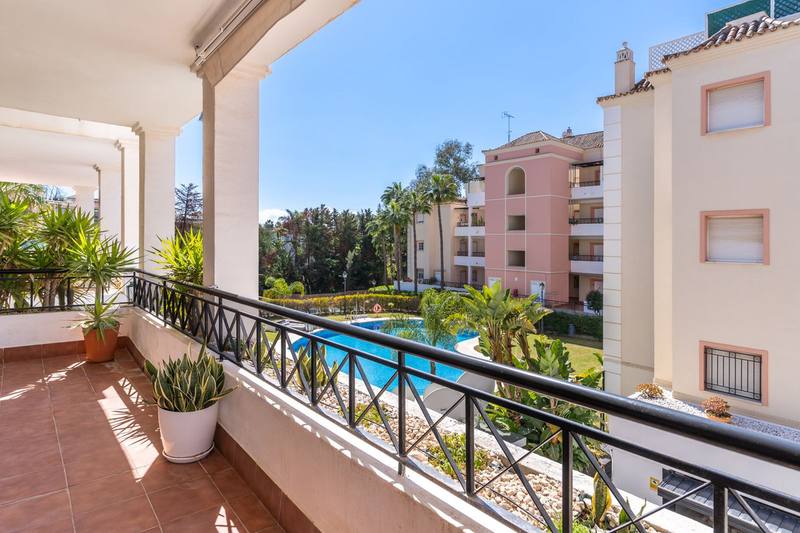 Middle Floor Apartment in Nueva Andalucía