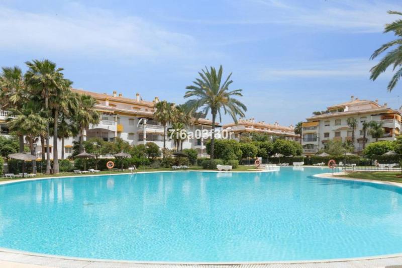 Middle Floor Apartment in Puerto Banús