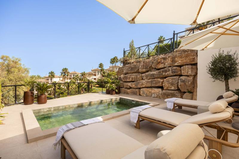 Middle Floor Apartment in Nueva Andalucía