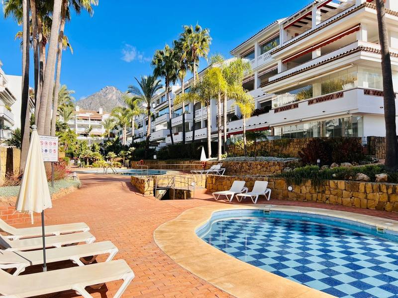 Middle Floor Apartment in The Golden Mile