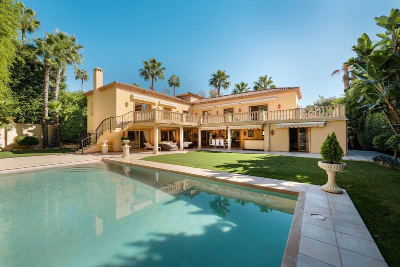 Detached Villa in Nueva Andalucía