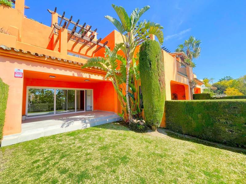 Townhouse in El Paraiso