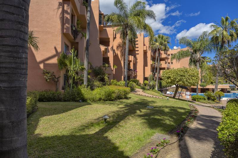 Middle Floor Apartment in The Golden Mile