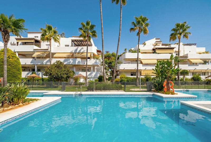 Middle Floor Apartment in The Golden Mile