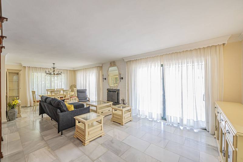 Detached Villa in Nueva Andalucía