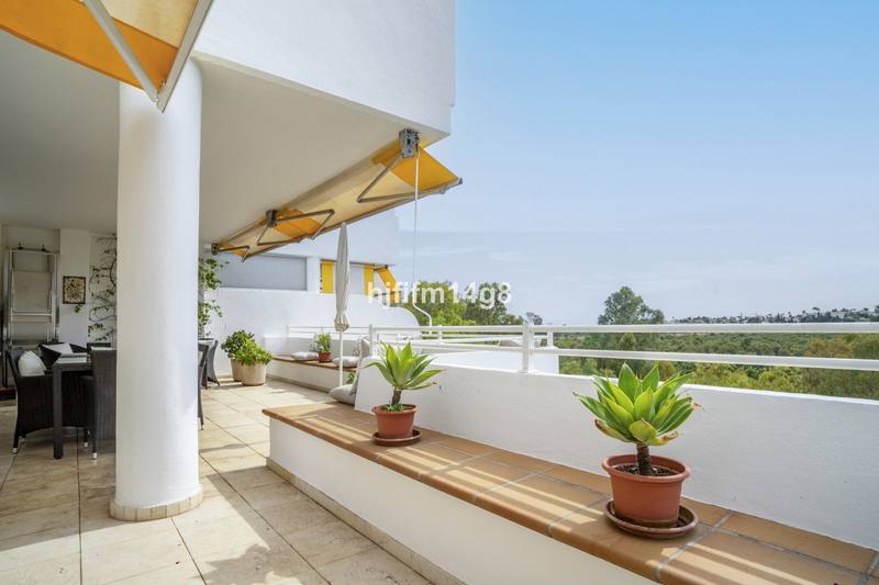 Middle Floor Apartment in Guadalmina Alta