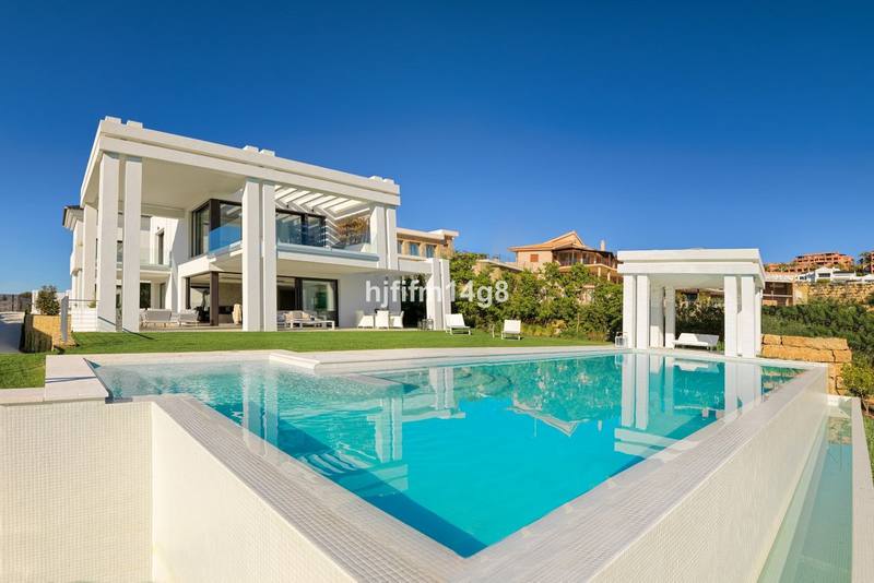 Detached Villa in Los Flamingos