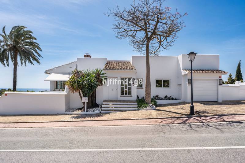 Detached Villa in Nueva Andalucía