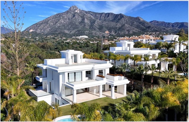 Detached Villa in The Golden Mile