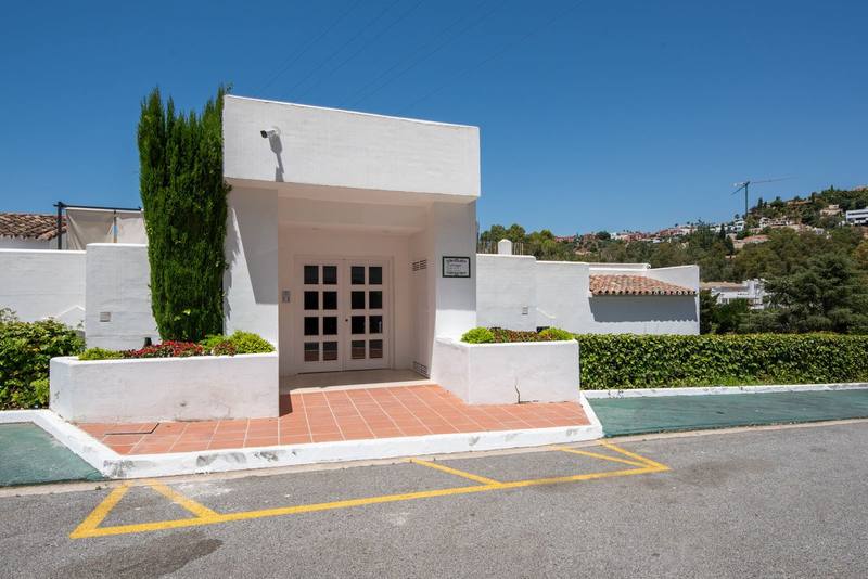 Top Floor Apartment in Benahavís
